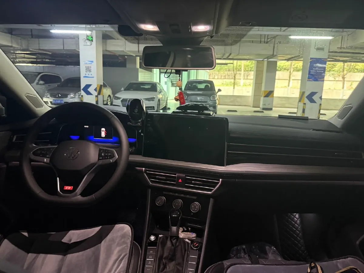 2024 Volkswagen Sagitar 1.5T 160HP L4 7DCT,autocango,china used car exporter,china ev exporter,chinese used car exporter,chinese used ev exporter