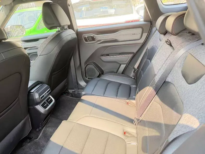 2025 Geely Cowboy 1.5T 181HP L4 7DCT,autocango,china used car exporter,china ev exporter,chinese used car exporter,chinese used ev exporter