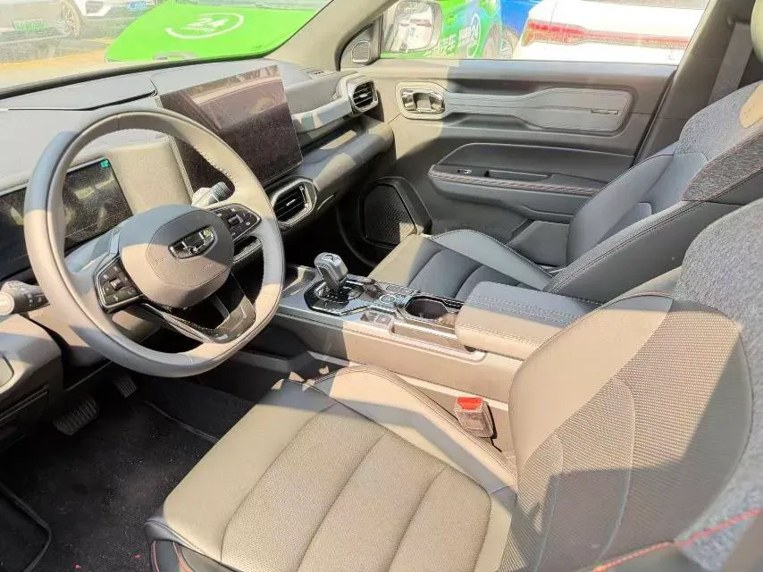 2025 Geely Cowboy 1.5T 181HP L4 7DCT,autocango,china used car exporter,china ev exporter,chinese used car exporter,chinese used ev exporter