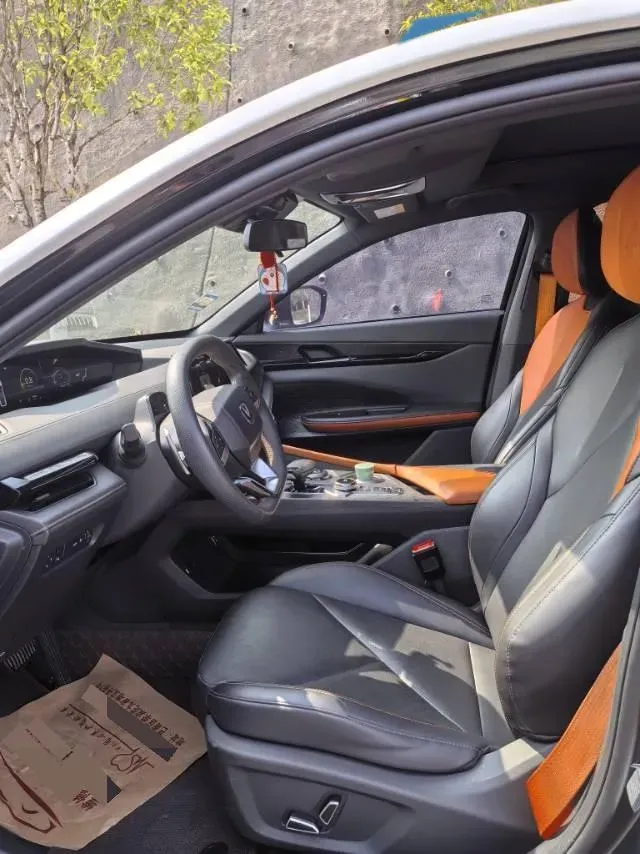 2022 ChangAn UNI-V 1.5T 188HP L4 7DCT,autocango,china used car exporter,china ev exporter,chinese used car exporter,chinese used ev exporter