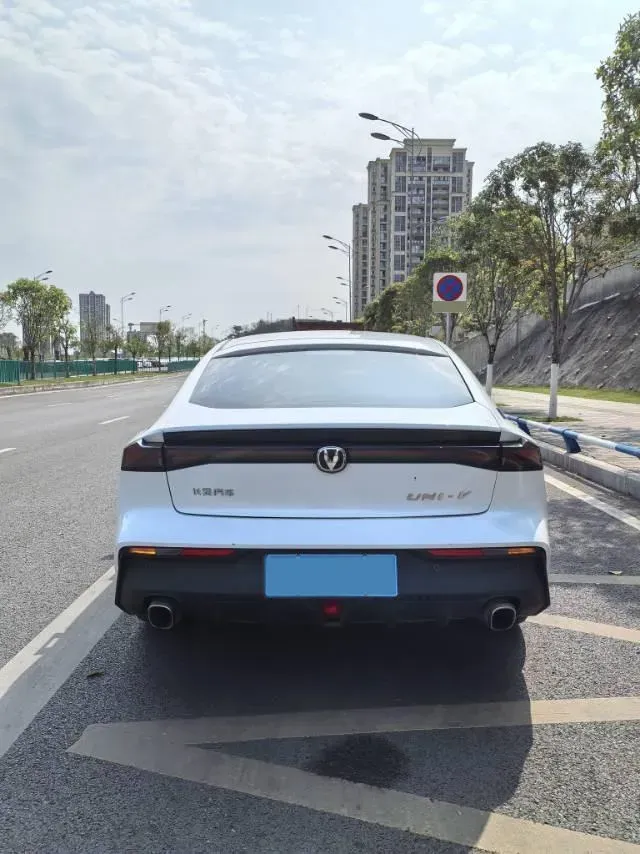 2022 ChangAn UNI-V 1.5T 188HP L4 7DCT,autocango,china used car exporter,china ev exporter,chinese used car exporter,chinese used ev exporter