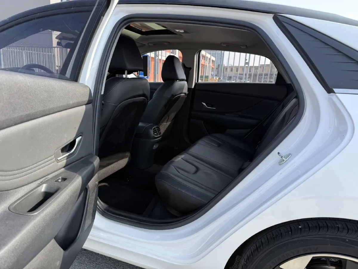 2021 Hyundai Elantra 1.5L 115HP L4 CVT,autocango,china used car exporter,china ev exporter,chinese used car exporter,chinese used ev exporter