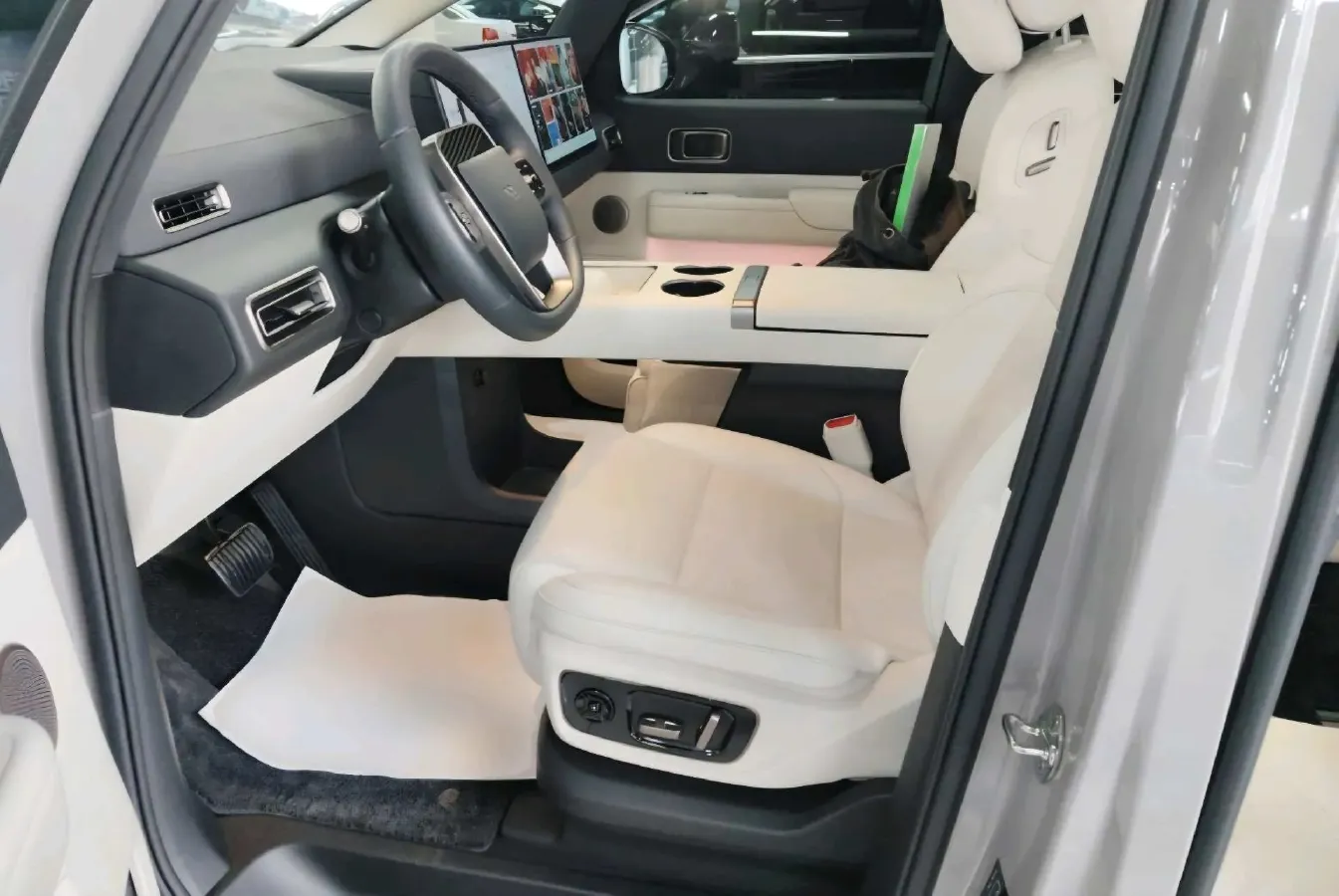 2025 Li MEGA BEV,autocango,china used car exporter,china ev exporter,chinese used car exporter,chinese used ev exporter