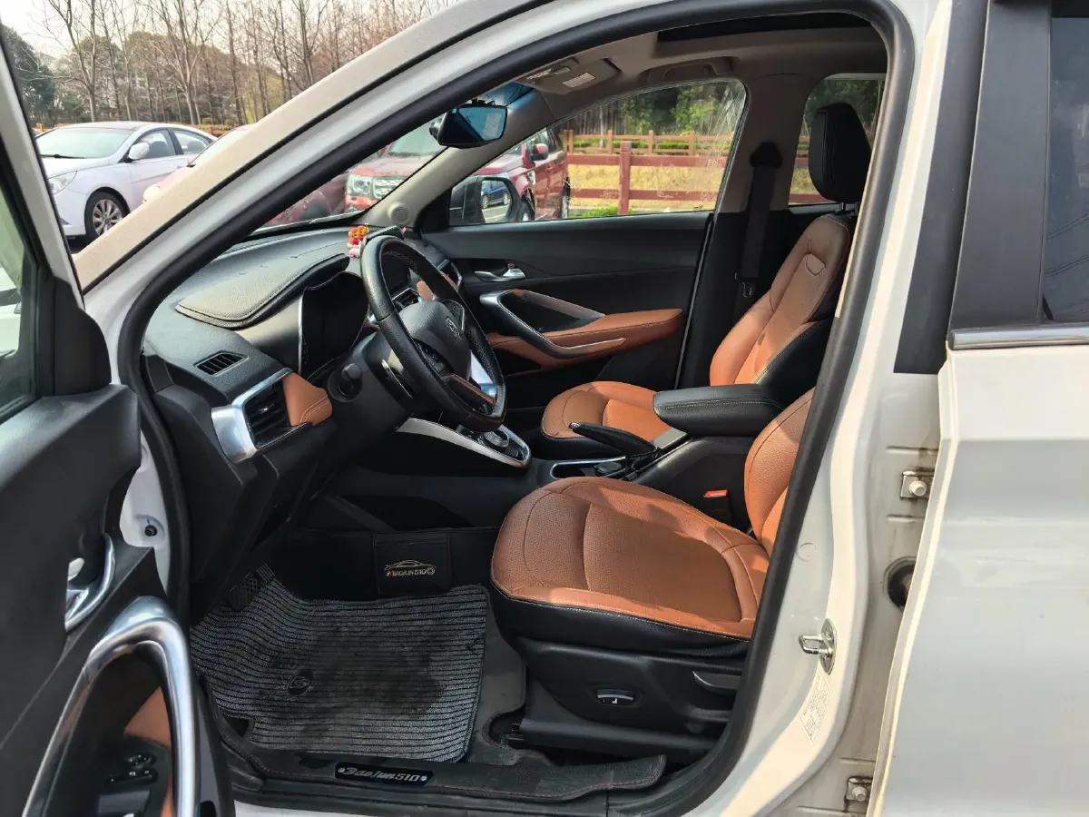 2017 HaiMa S5 Young Edition 1.6L 122HP L4 5MT,autocango,china used car exporter,china ev exporter,chinese used car exporter,chinese used ev exporter