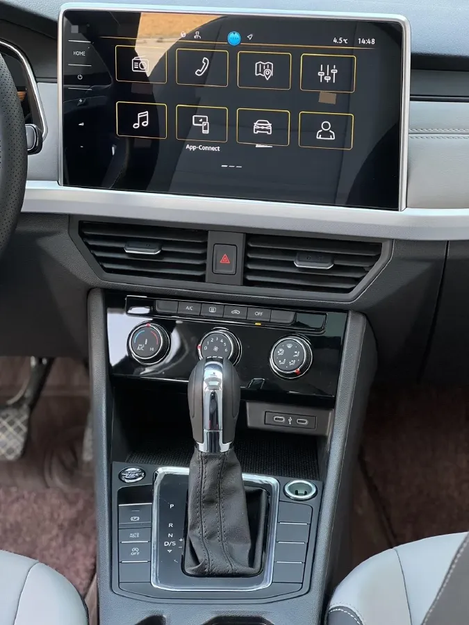 2024 Volkswagen Bora 1.2T 116HP L4 7DCT,autocango,china used car exporter,china ev exporter,chinese used car exporter,chinese used ev exporter