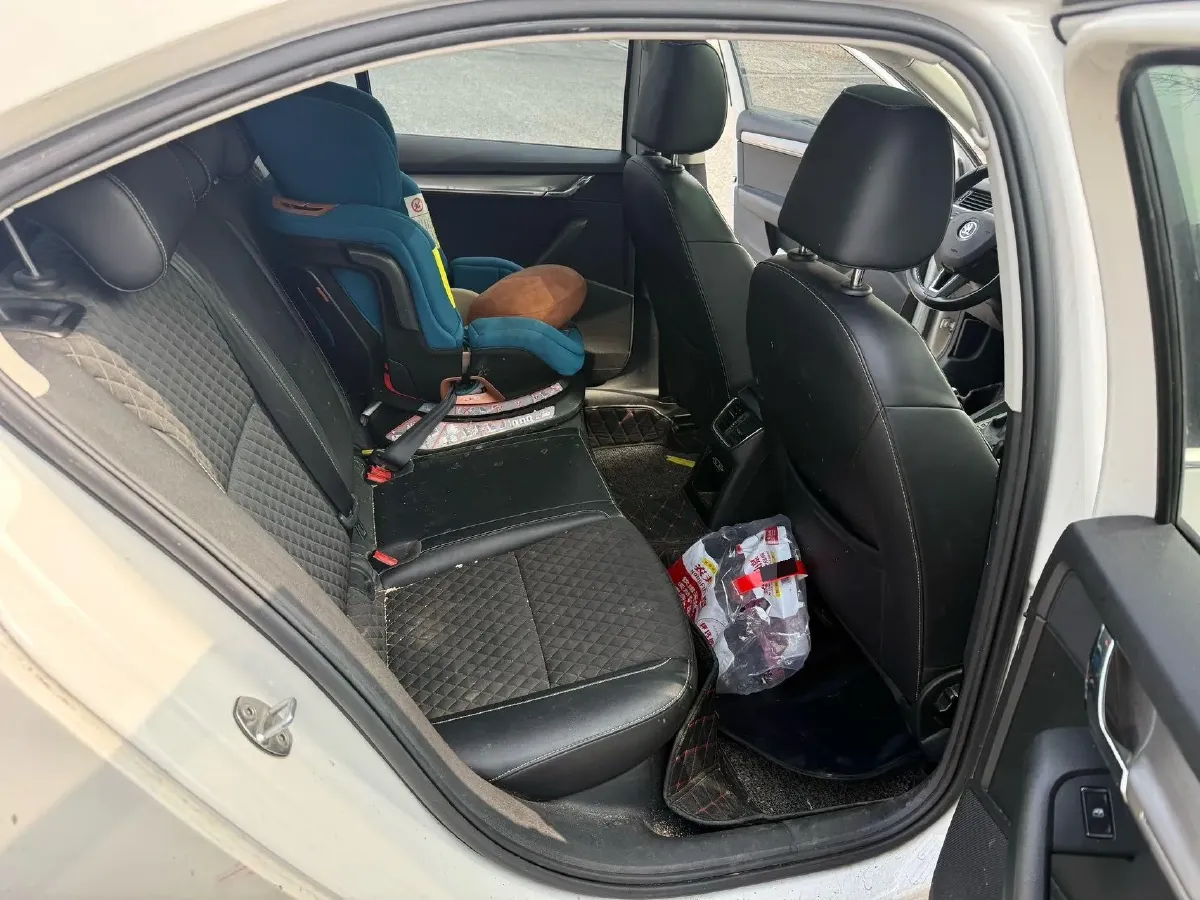 2018 Skoda Octavia 1.2T 116HP L4 7DCT,autocango,china used car exporter,china ev exporter,chinese used car exporter,chinese used ev exporter