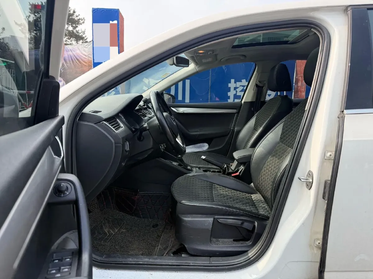 2018 Skoda Octavia 1.2T 116HP L4 7DCT,autocango,china used car exporter,china ev exporter,chinese used car exporter,chinese used ev exporter