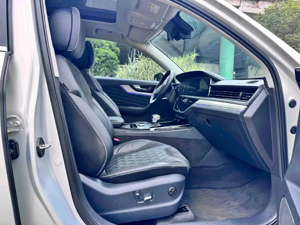 2019 HongQi HS5 2.0T 224HP L4 6AT,autocango,china used car exporter,china ev exporter,chinese used car exporter,chinese used ev exporter