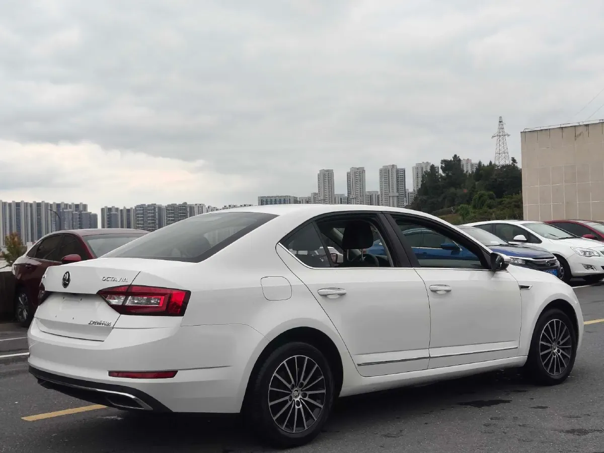 2019 Skoda Octavia 1.5L 116HP L4 6AT,autocango,china used car exporter,china ev exporter,chinese used car exporter,chinese used ev exporter