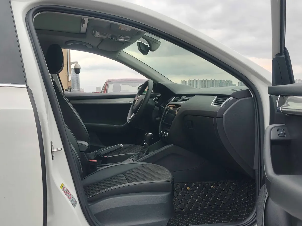 2019 Skoda Octavia 1.5L 116HP L4 6AT,autocango,china used car exporter,china ev exporter,chinese used car exporter,chinese used ev exporter