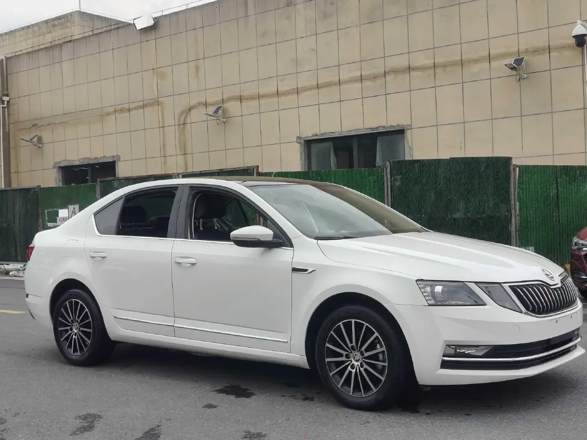 2019 Skoda Octavia 1.5L 116HP L4 6AT,autocango,china used car exporter,china ev exporter,chinese used car exporter,chinese used ev exporter