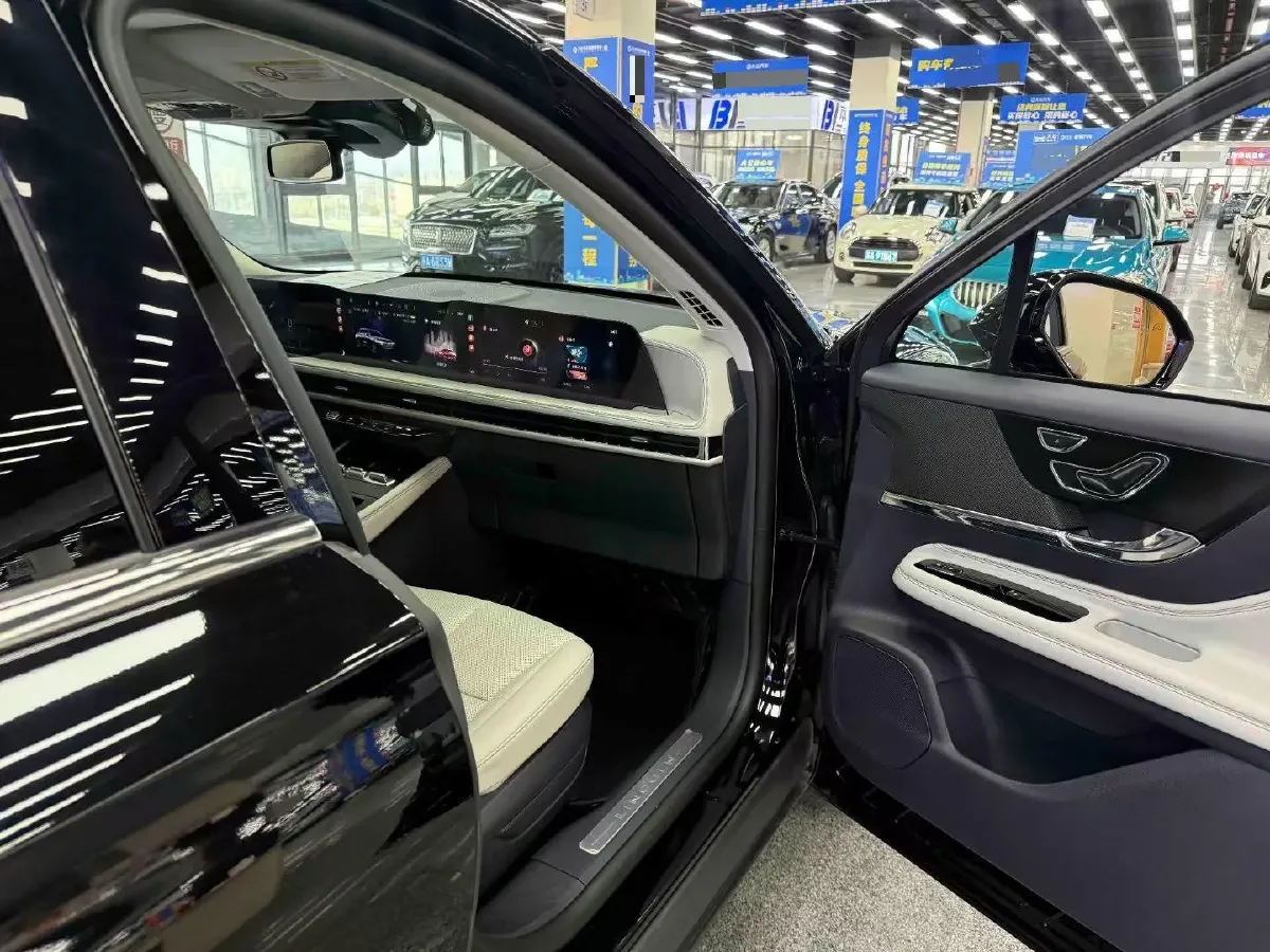 2023 Lincoln Corsair 2.0T 261HP L4 8AT,autocango,china used car exporter,china ev exporter,chinese used car exporter,chinese used ev exporter