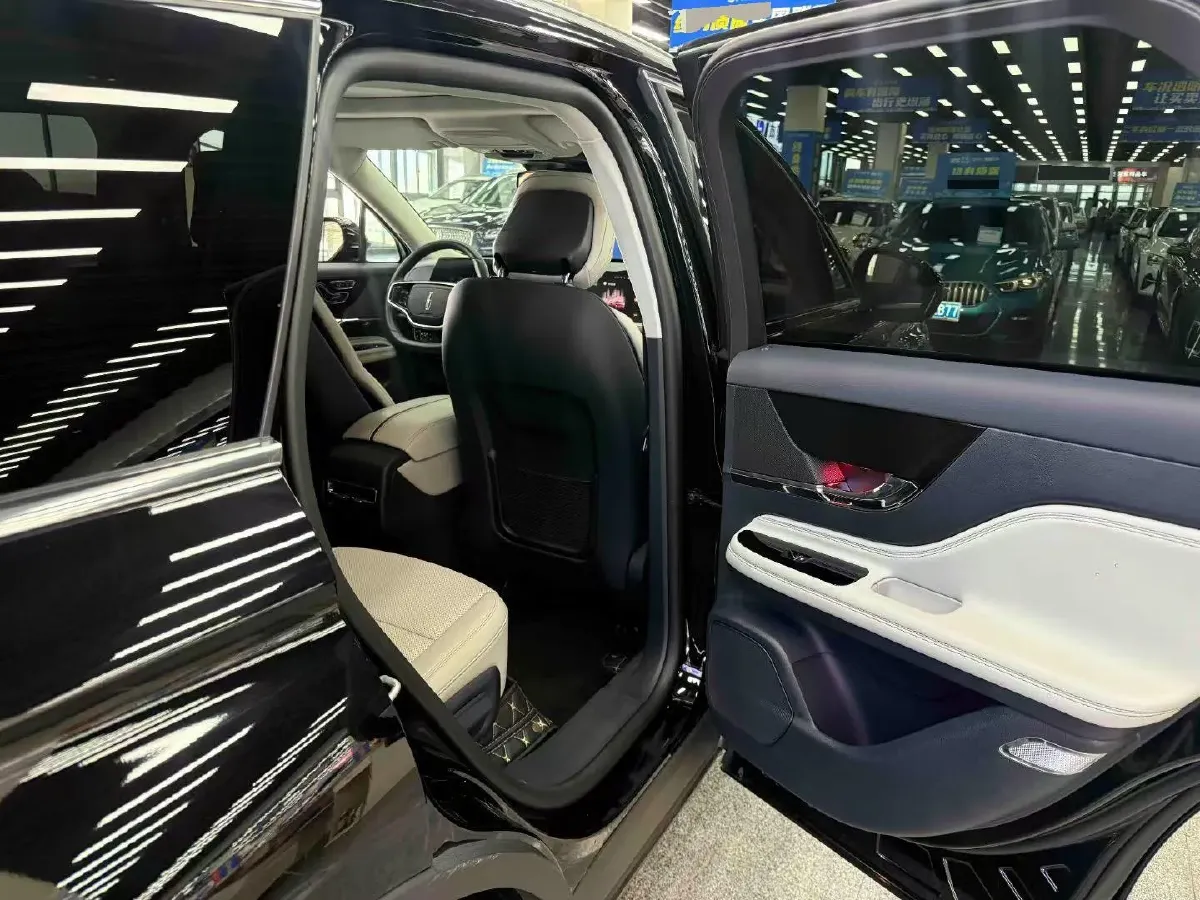 2023 Lincoln Corsair 2.0T 261HP L4 8AT,autocango,china used car exporter,china ev exporter,chinese used car exporter,chinese used ev exporter