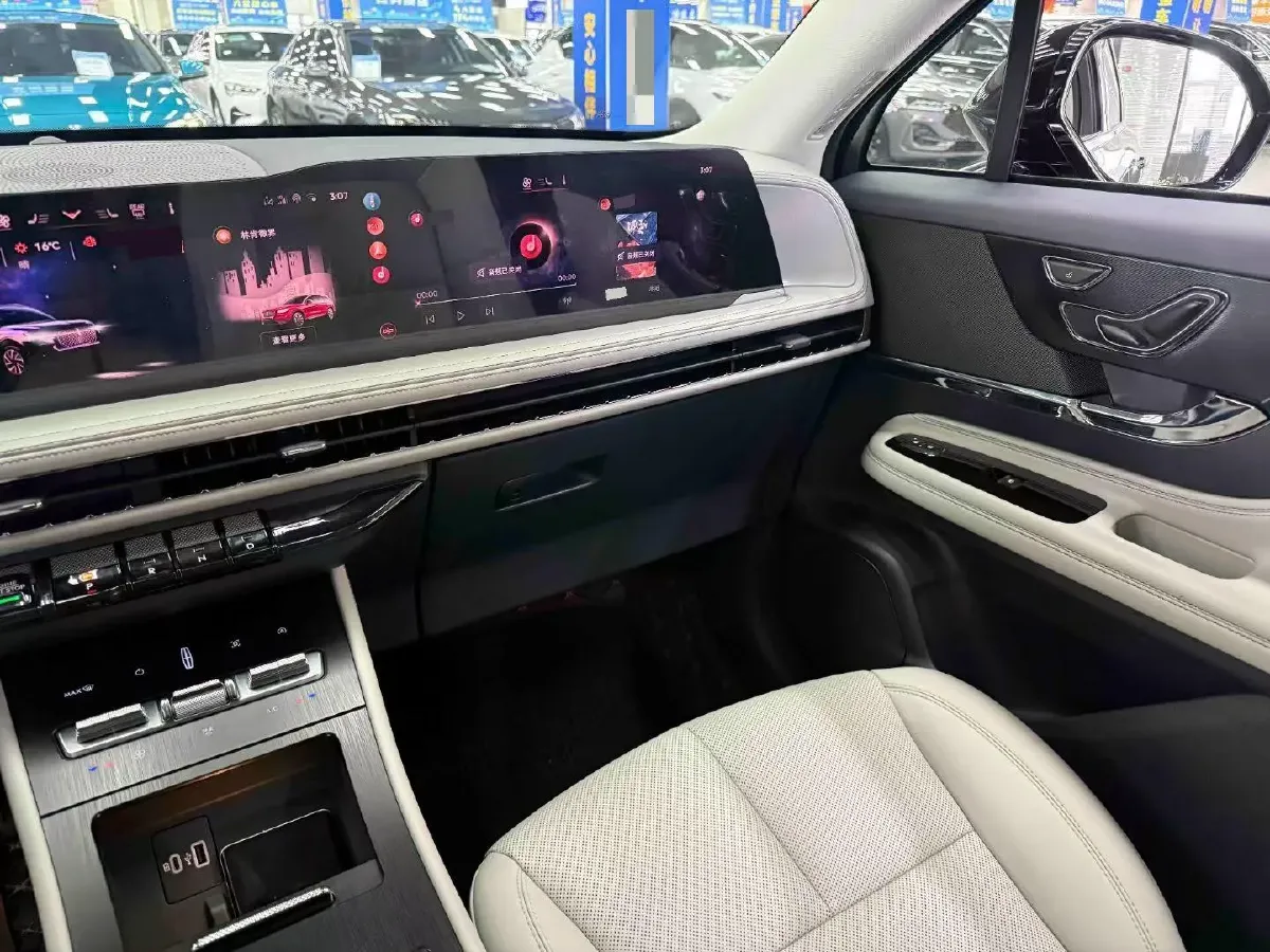 2023 Lincoln Corsair 2.0T 261HP L4 8AT,autocango,china used car exporter,china ev exporter,chinese used car exporter,chinese used ev exporter