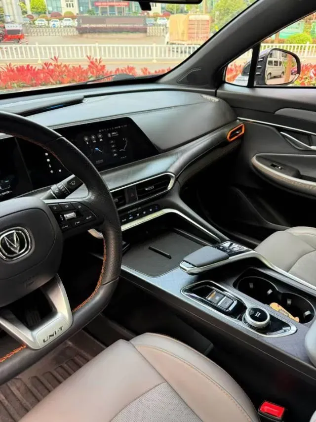 2022 ChangAn UNI-T 1.5T 188HP L4 7DCT,autocango,china used car exporter,china ev exporter,chinese used car exporter,chinese used ev exporter