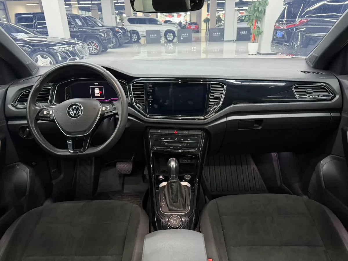 2021 Volkswagen T-Roc 1.4T 150HP L4 7DCT,autocango,china used car exporter,china ev exporter,chinese used car exporter,chinese used ev exporter