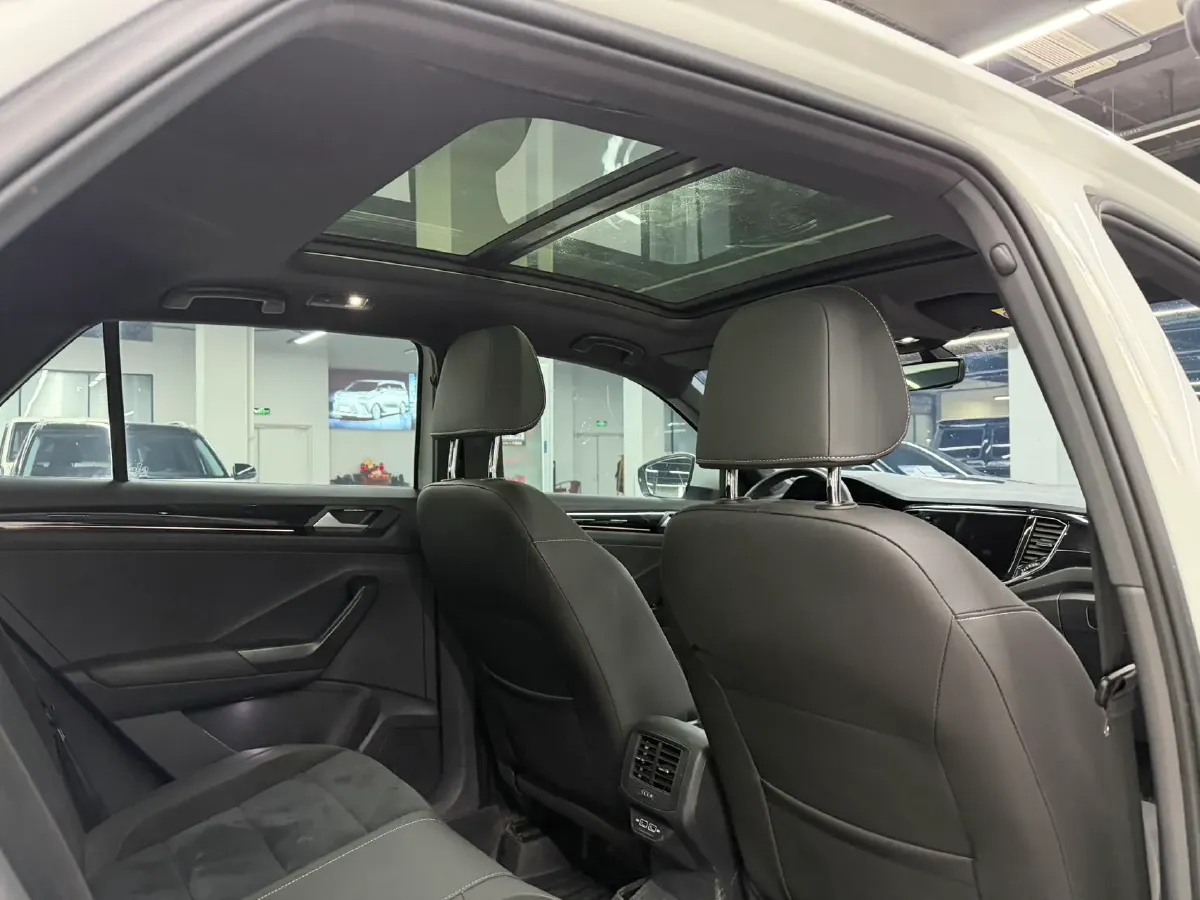 2021 Volkswagen T-Roc 1.4T 150HP L4 7DCT,autocango,china used car exporter,china ev exporter,chinese used car exporter,chinese used ev exporter