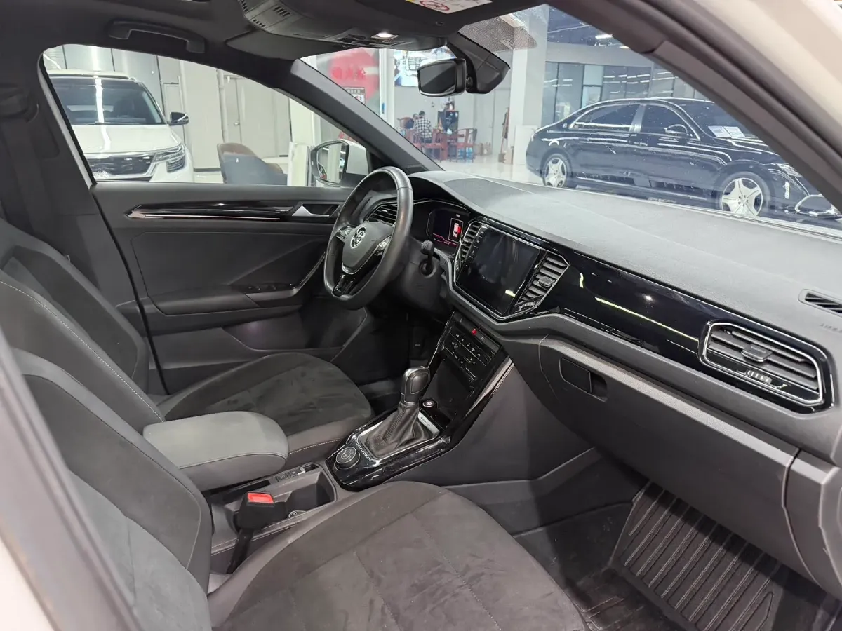 2021 Volkswagen T-Roc 1.4T 150HP L4 7DCT,autocango,china used car exporter,china ev exporter,chinese used car exporter,chinese used ev exporter