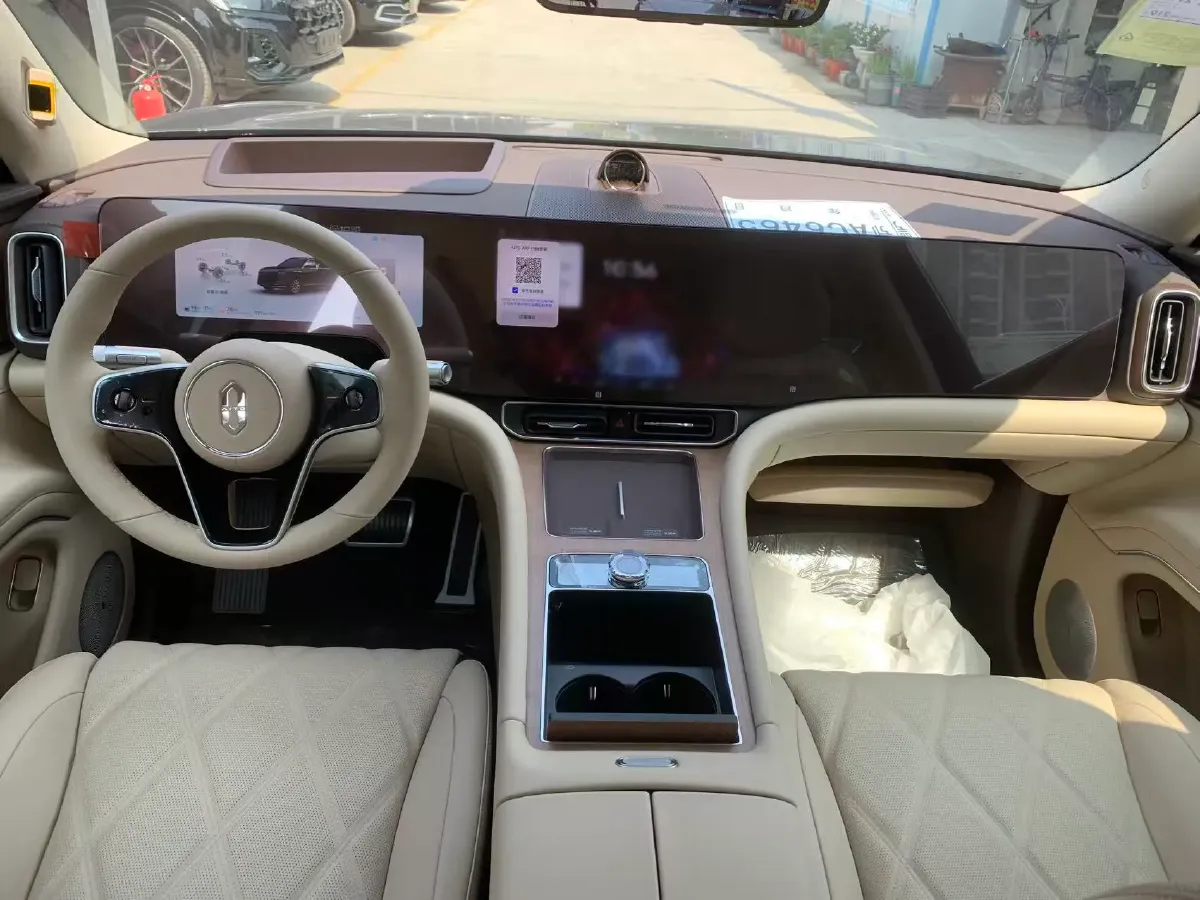 2025 AITO AITO M9 REEV 160HP REEV 52KWH,autocango,china used car exporter,china ev exporter,chinese used car exporter,chinese used ev exporter