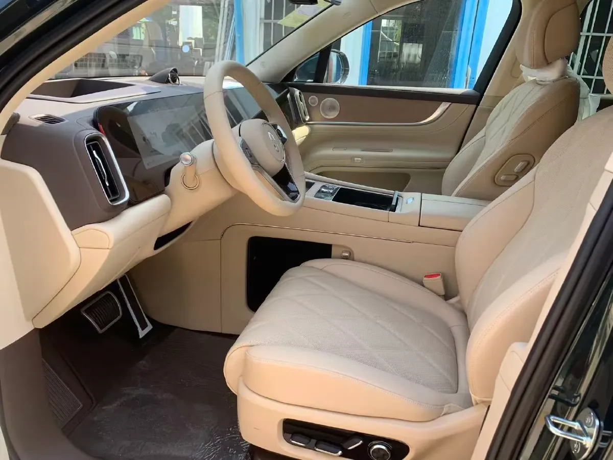 2025 AITO AITO M9 REEV 160HP REEV 52KWH,autocango,china used car exporter,china ev exporter,chinese used car exporter,chinese used ev exporter