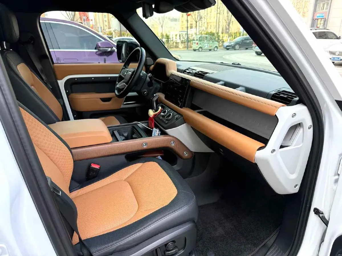 2024 Land Rover Defender 3.0T 400HP L6 8AT,autocango,china used car exporter,china ev exporter,chinese used car exporter,chinese used ev exporter