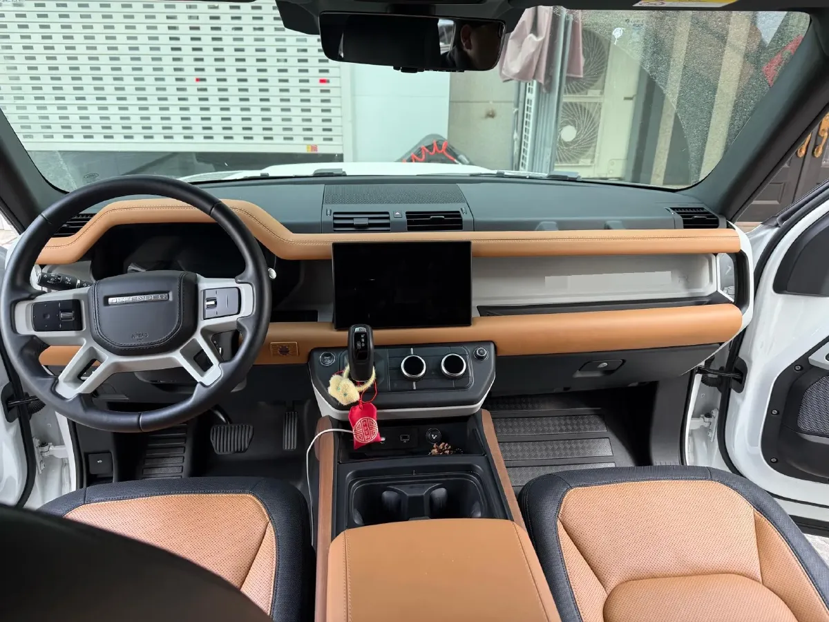 2024 Land Rover Defender 3.0T 400HP L6 8AT,autocango,china used car exporter,china ev exporter,chinese used car exporter,chinese used ev exporter