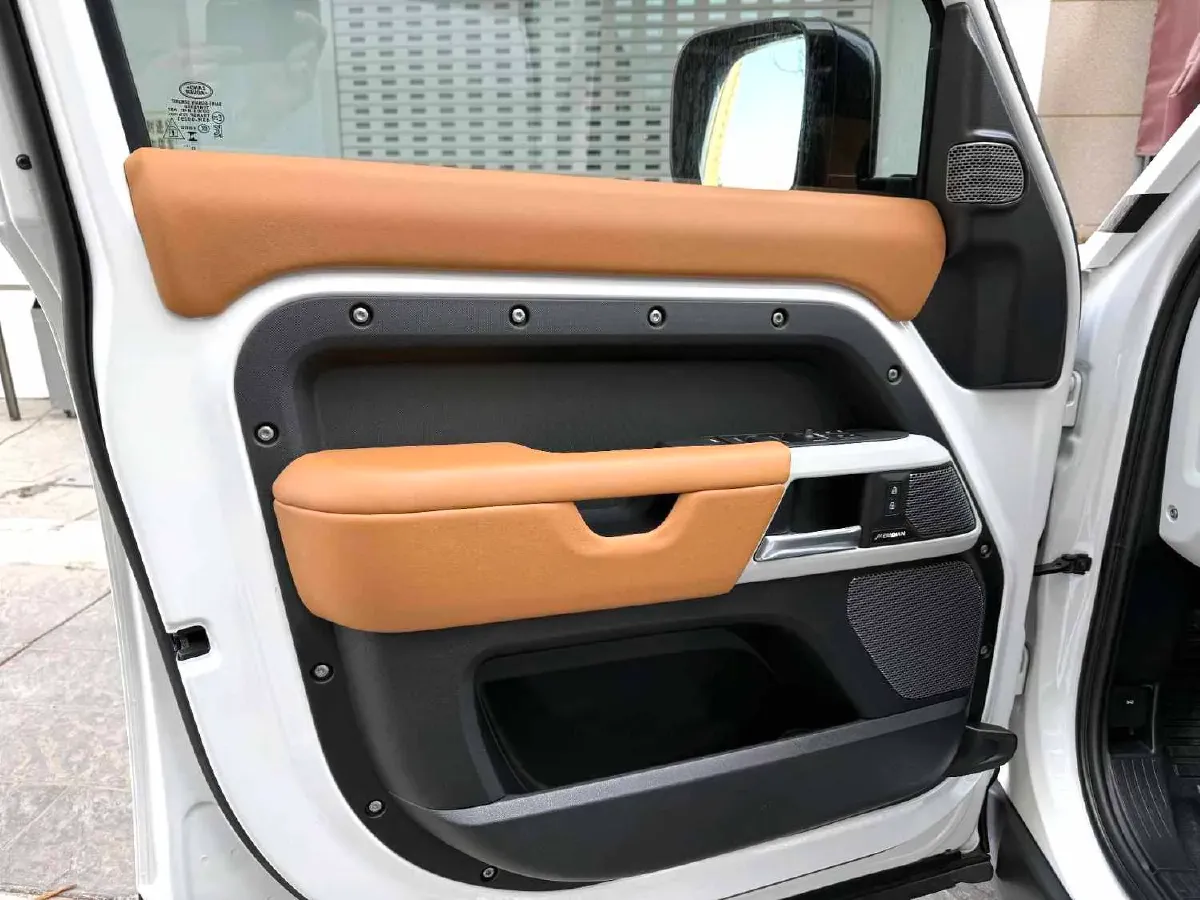 2024 Land Rover Defender 3.0T 400HP L6 8AT,autocango,china used car exporter,china ev exporter,chinese used car exporter,chinese used ev exporter