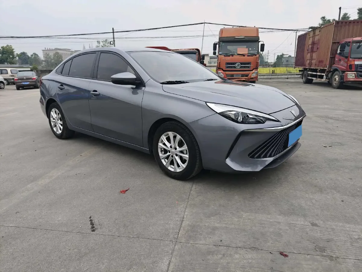2023 Roewe i5 1.5L 129HP L4 5MT,autocango,china used car exporter,china ev exporter,chinese used car exporter,chinese used ev exporter
