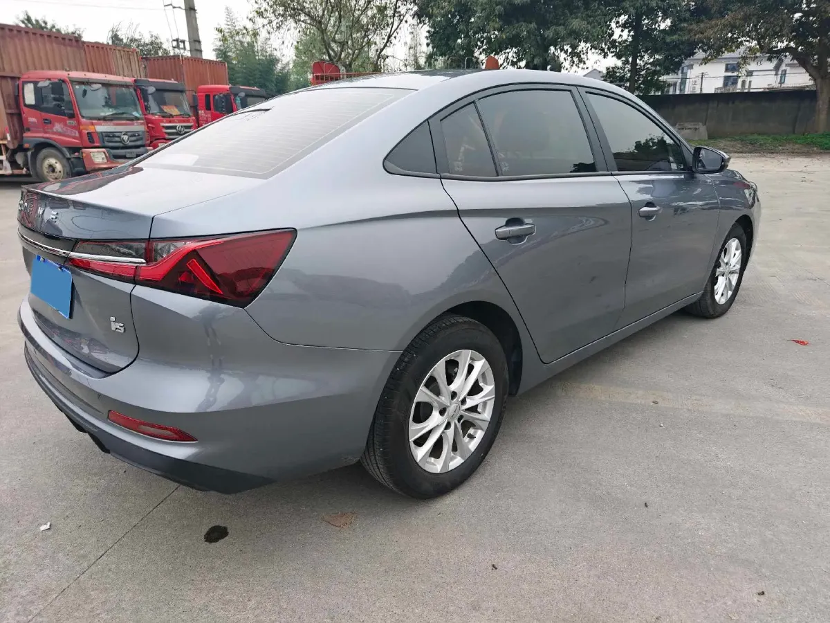 2023 Roewe i5 1.5L 129HP L4 5MT,autocango,china used car exporter,china ev exporter,chinese used car exporter,chinese used ev exporter