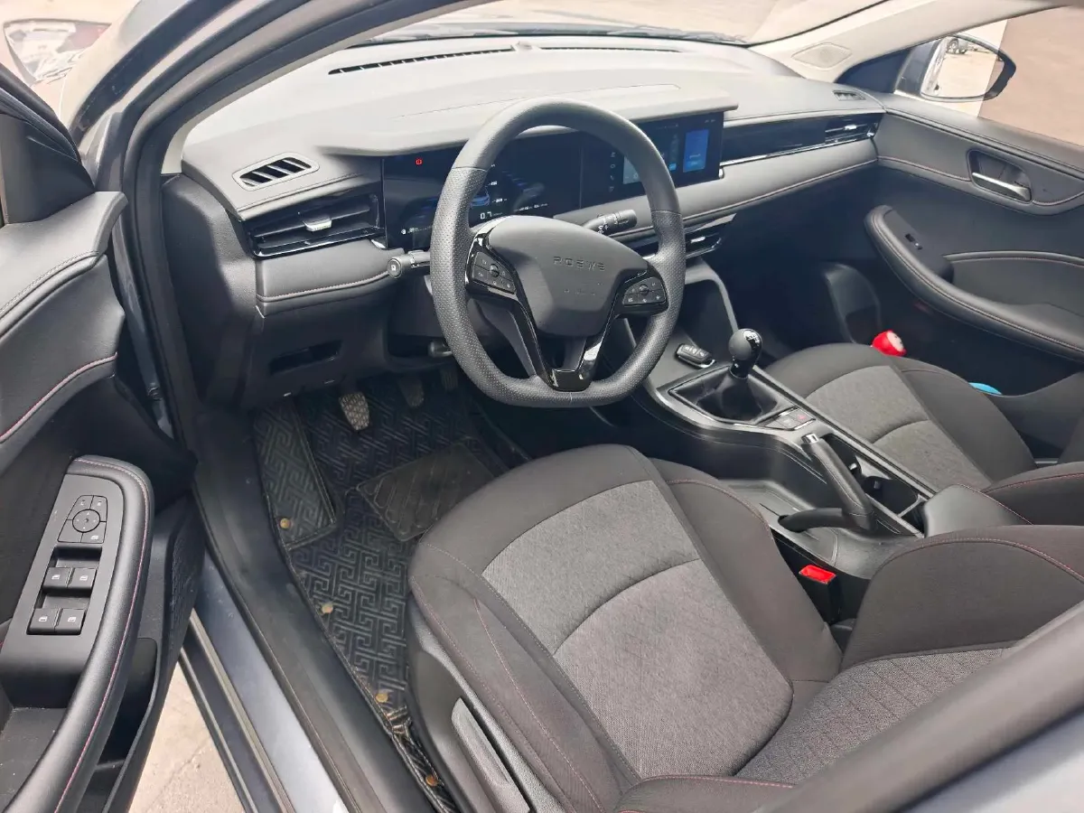 2023 Roewe i5 1.5L 129HP L4 5MT,autocango,china used car exporter,china ev exporter,chinese used car exporter,chinese used ev exporter