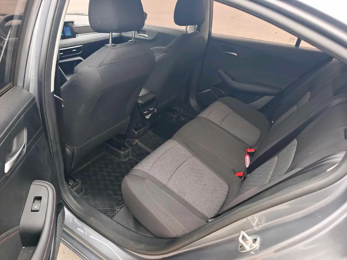 2023 Roewe i5 1.5L 129HP L4 5MT,autocango,china used car exporter,china ev exporter,chinese used car exporter,chinese used ev exporter