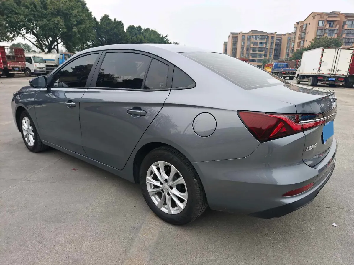 2023 Roewe i5 1.5L 129HP L4 5MT,autocango,china used car exporter,china ev exporter,chinese used car exporter,chinese used ev exporter