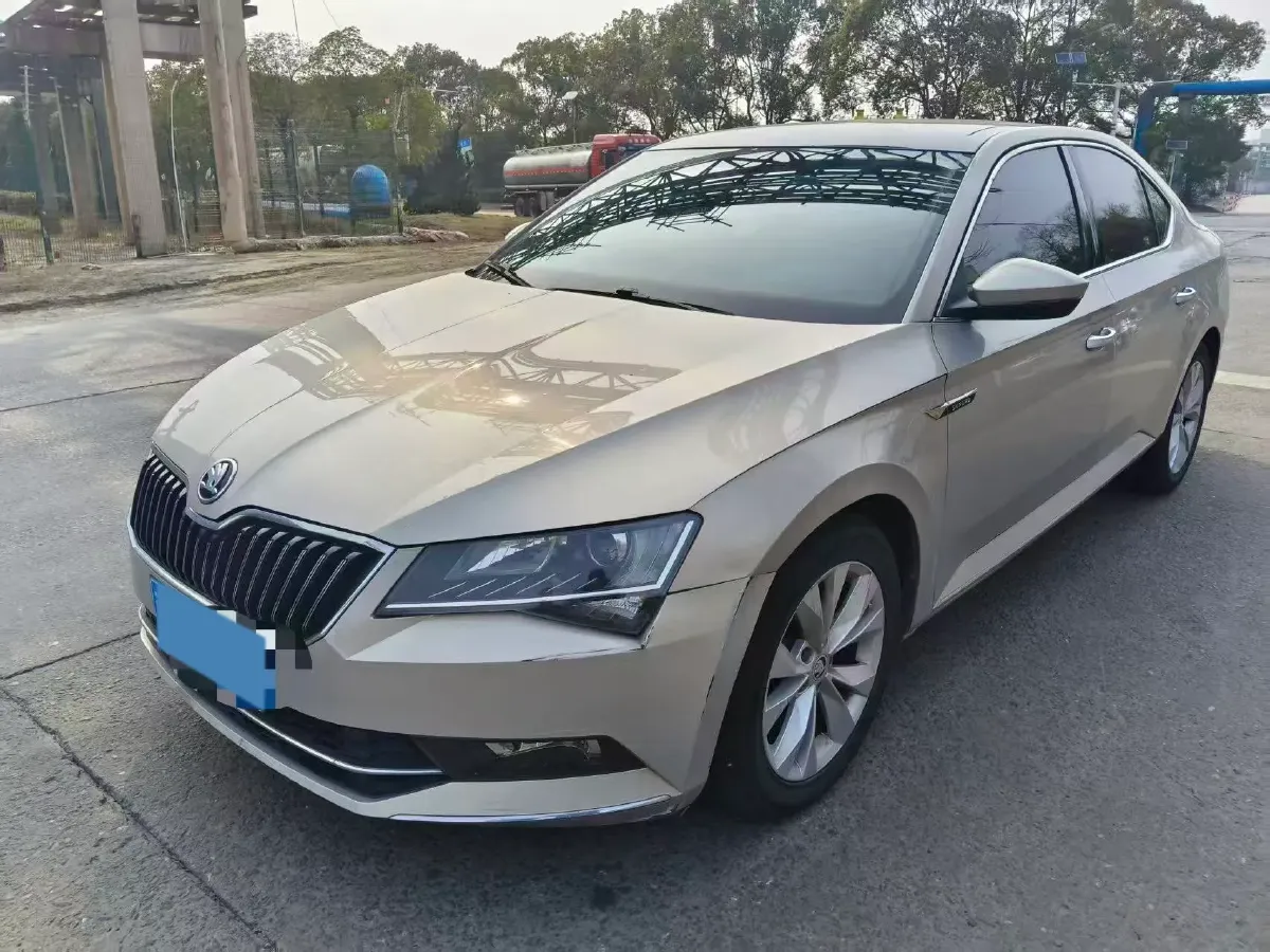 2018 Skoda Superb 1.8T 180HP L4 7DCT,autocango,china used car exporter,china ev exporter,chinese used car exporter,chinese used ev exporter