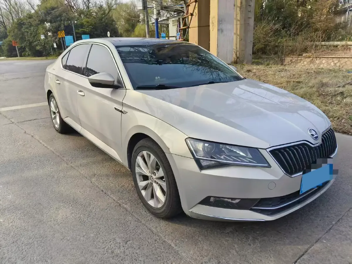 2018 Skoda Superb 1.8T 180HP L4 7DCT,autocango,china used car exporter,china ev exporter,chinese used car exporter,chinese used ev exporter