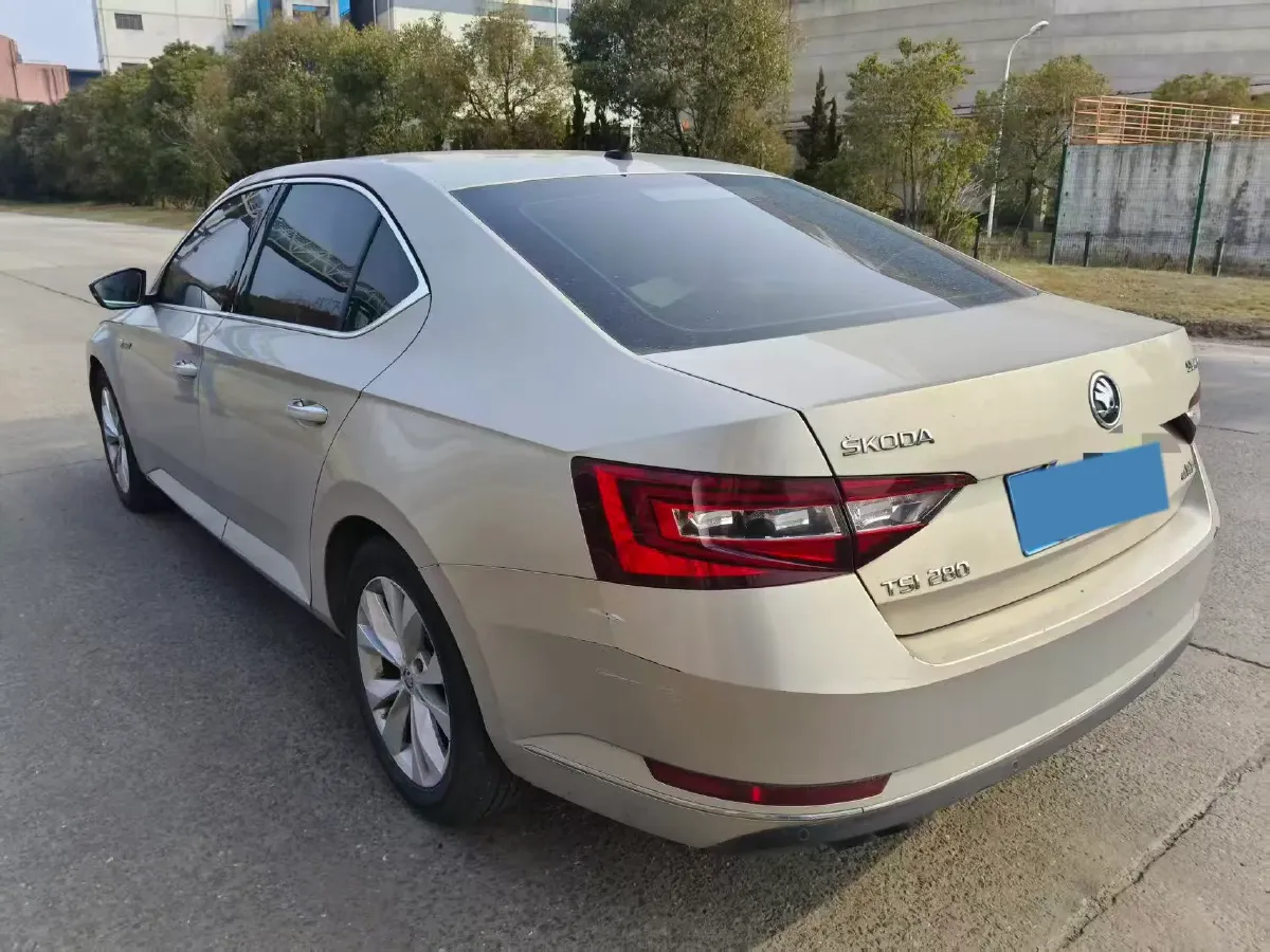 2018 Skoda Superb 1.8T 180HP L4 7DCT,autocango,china used car exporter,china ev exporter,chinese used car exporter,chinese used ev exporter