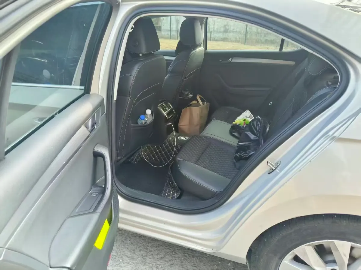 2018 Skoda Superb 1.8T 180HP L4 7DCT,autocango,china used car exporter,china ev exporter,chinese used car exporter,chinese used ev exporter