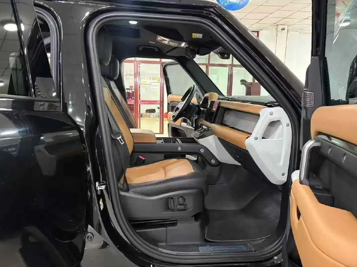 2024 Land Rover Defender 3.0T 400HP L6 8AT,autocango,china used car exporter,china ev exporter,chinese used car exporter,chinese used ev exporter