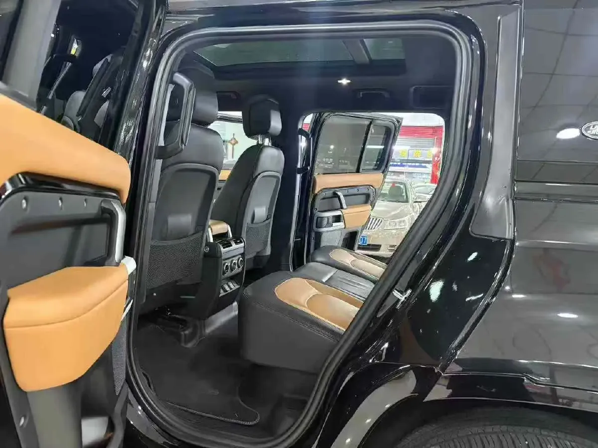 2024 Land Rover Defender 3.0T 400HP L6 8AT,autocango,china used car exporter,china ev exporter,chinese used car exporter,chinese used ev exporter