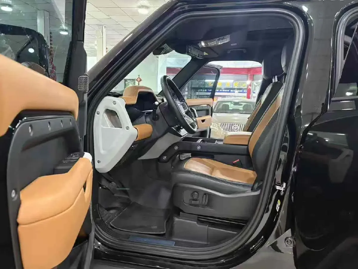2024 Land Rover Defender 3.0T 400HP L6 8AT,autocango,china used car exporter,china ev exporter,chinese used car exporter,chinese used ev exporter