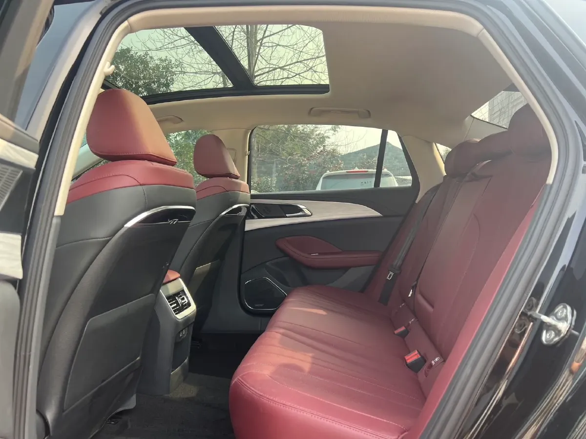 2025 HongQi H5 1.5T 169HP L4 1DHT Hybrid,autocango,china used car exporter,china ev exporter,chinese used car exporter,chinese used ev exporter