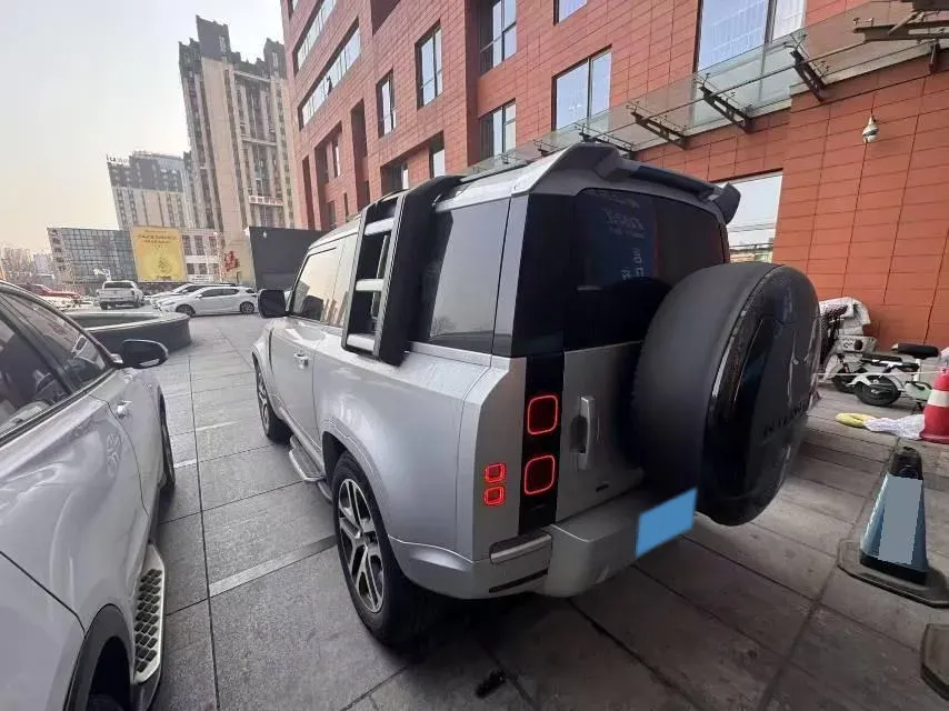 2023 Land Rover Defender 3.0T 400HP L6 8AT,autocango,china used car exporter,china ev exporter,chinese used car exporter,chinese used ev exporter