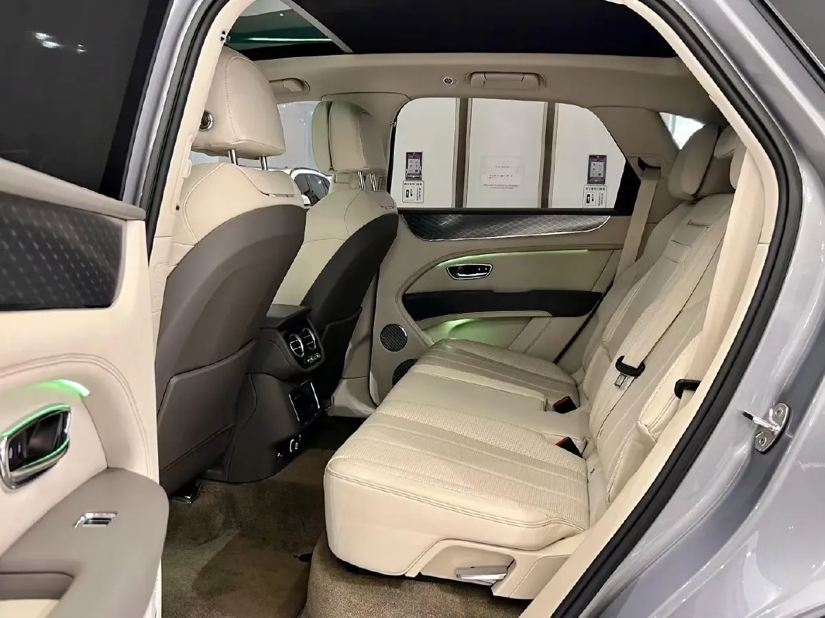 2021 Bentley Bentayga 4.0T 550HP V8 8AT,autocango,china used car exporter,china ev exporter,chinese used car exporter,chinese used ev exporter