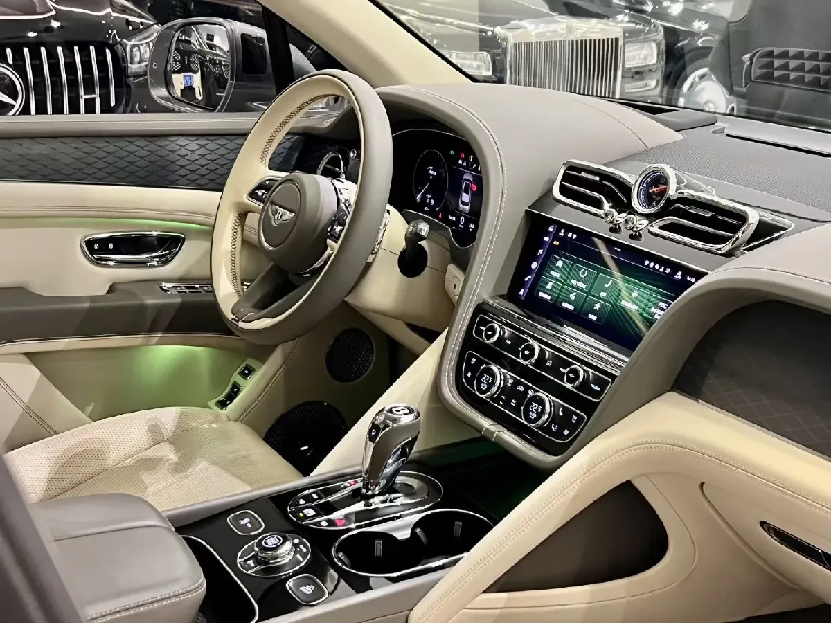 2021 Bentley Bentayga 4.0T 550HP V8 8AT,autocango,china used car exporter,china ev exporter,chinese used car exporter,chinese used ev exporter