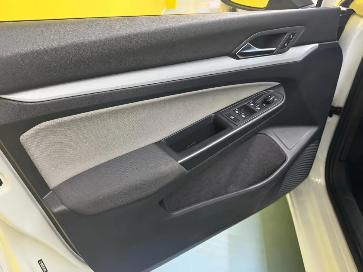 2023 Volkswagen Golf 1.2T 116HP L4 7DCT,autocango,china used car exporter,china ev exporter,chinese used car exporter,chinese used ev exporter