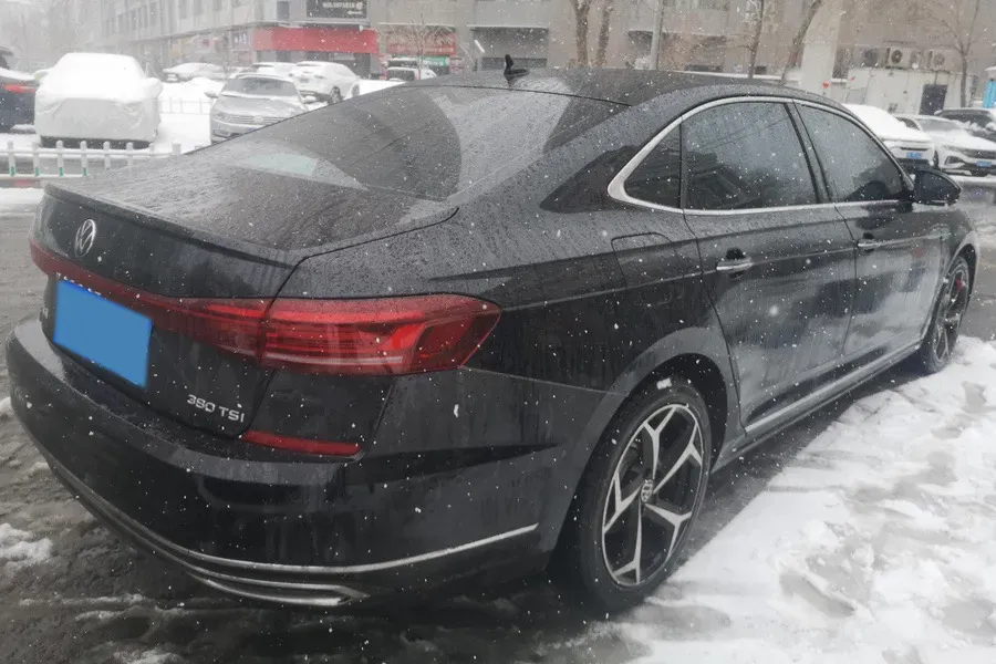 2024 Volkswagen Passat 2.0T 220HP L4 7DCT,autocango,china used car exporter,china ev exporter,chinese used car exporter,chinese used ev exporter