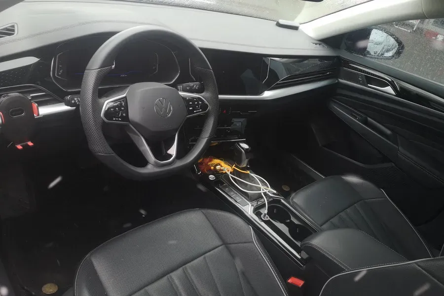 2024 Volkswagen Passat 2.0T 220HP L4 7DCT,autocango,china used car exporter,china ev exporter,chinese used car exporter,chinese used ev exporter