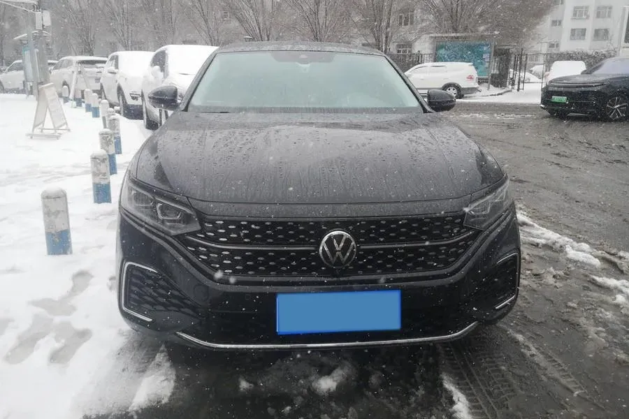 2024 Volkswagen Passat 2.0T 220HP L4 7DCT,autocango,china used car exporter,china ev exporter,chinese used car exporter,chinese used ev exporter