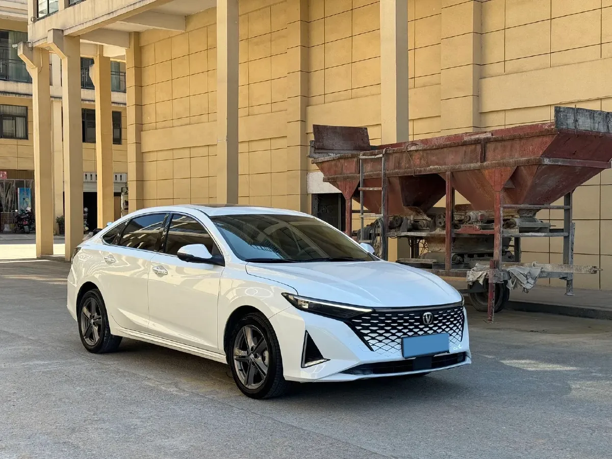 2023 ChangAn Raeton Plus 1.5T 188HP L4 7DCT,autocango,china used car exporter,china ev exporter,chinese used car exporter,chinese used ev exporter