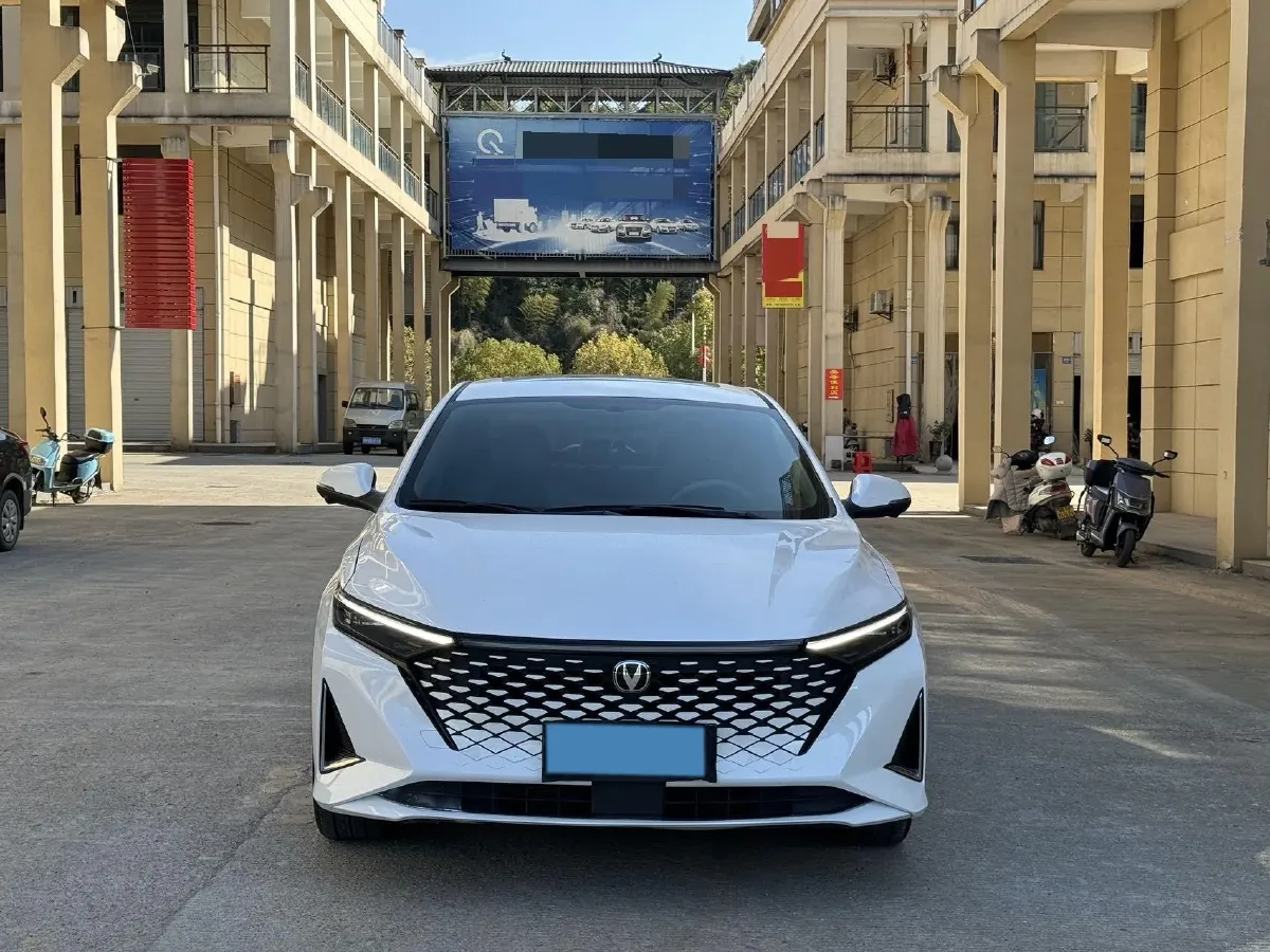 2023 ChangAn Raeton Plus 1.5T 188HP L4 7DCT,autocango,china used car exporter,china ev exporter,chinese used car exporter,chinese used ev exporter