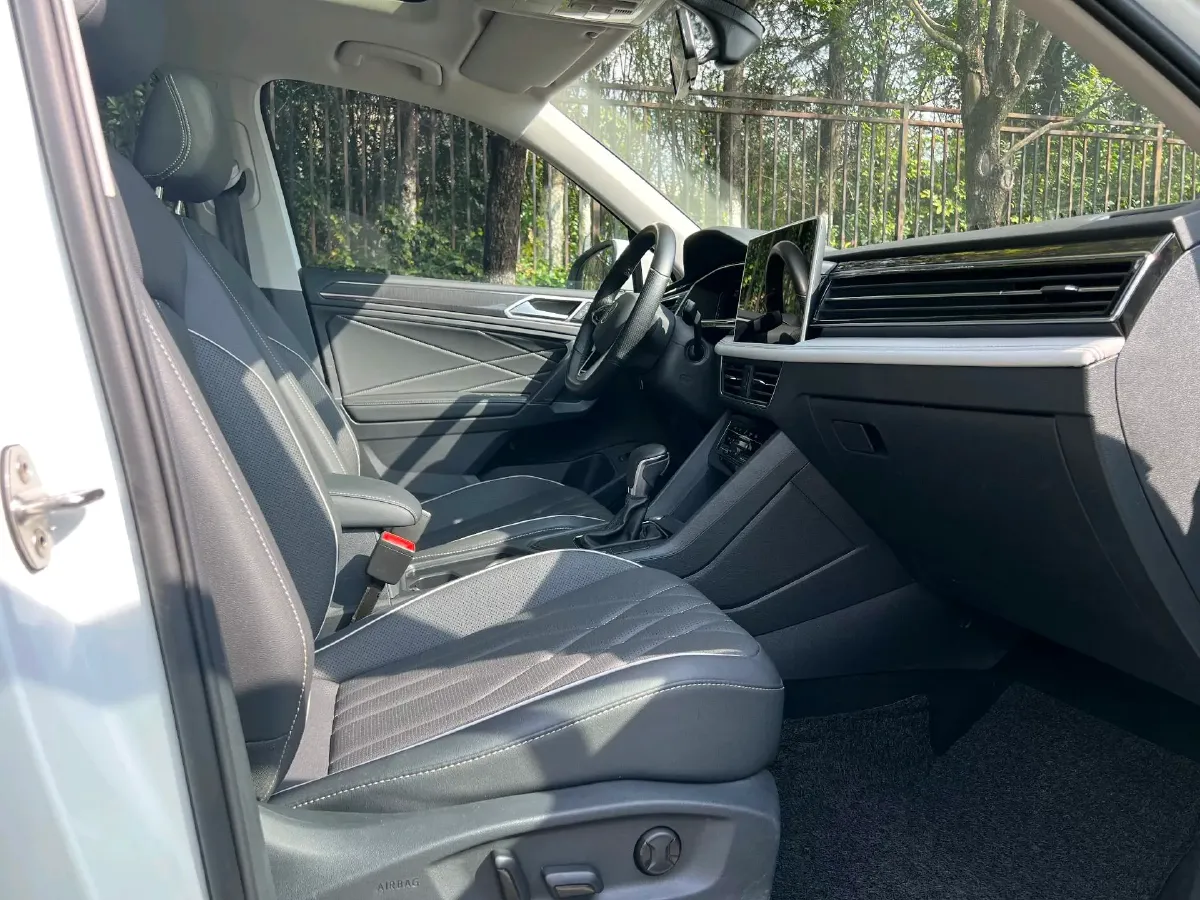 2023 Volkswagen Tiguan L 1.5T 160HP L4 7DCT,autocango,china used car exporter,china ev exporter,chinese used car exporter,chinese used ev exporter